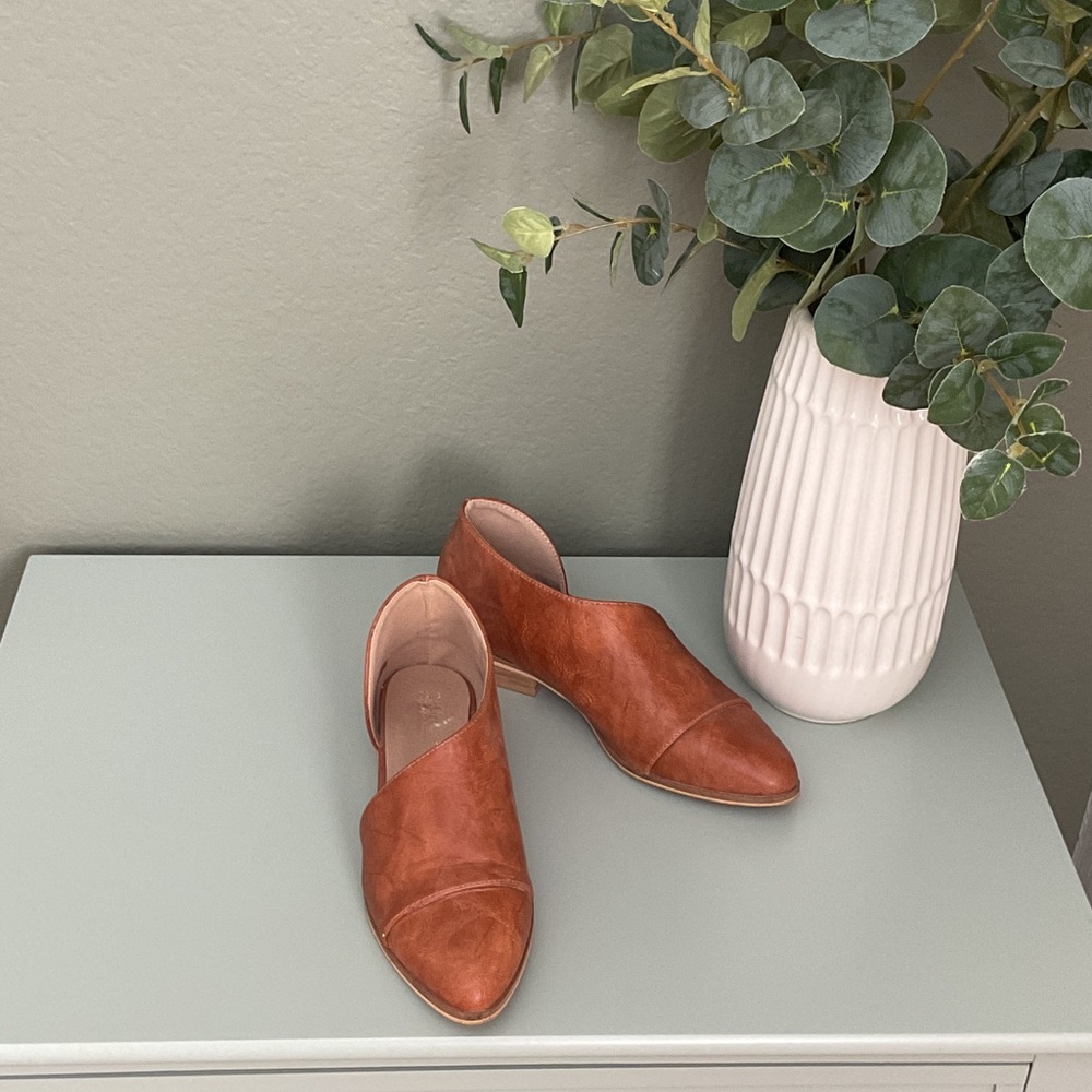 Catherine Malandrino Brown Flats